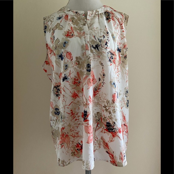 Van Heusen Tops - Pretty Van Heusen Sleeveless Top